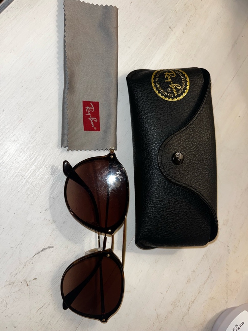Ray-Ban Gold Frame Brown Lens Sunglasses with Black Case